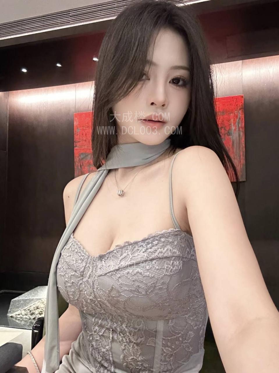 新市妹子性感妖娆 后入更好