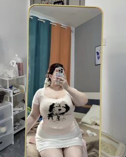 宝安丰满大胸妹子口活很爽玩的很嗨