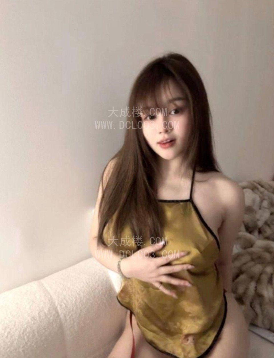 后入年轻大胸嫩妹