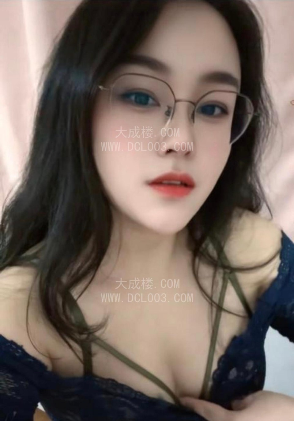 浦东吊钟乳眼镜妹