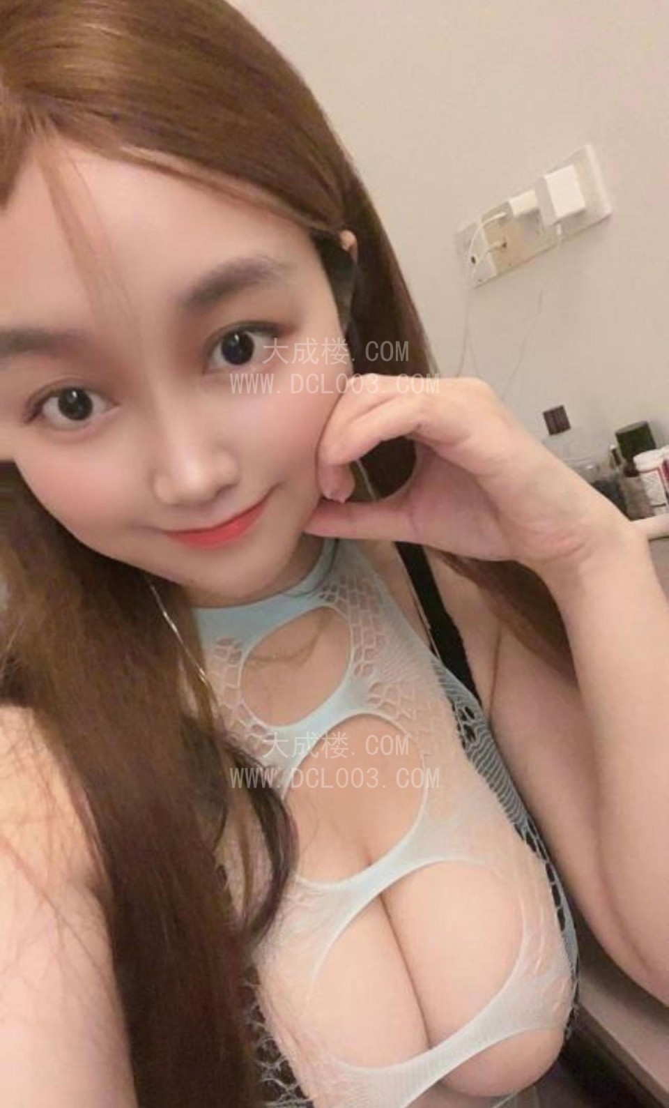 宝安美胸巨乳允儿