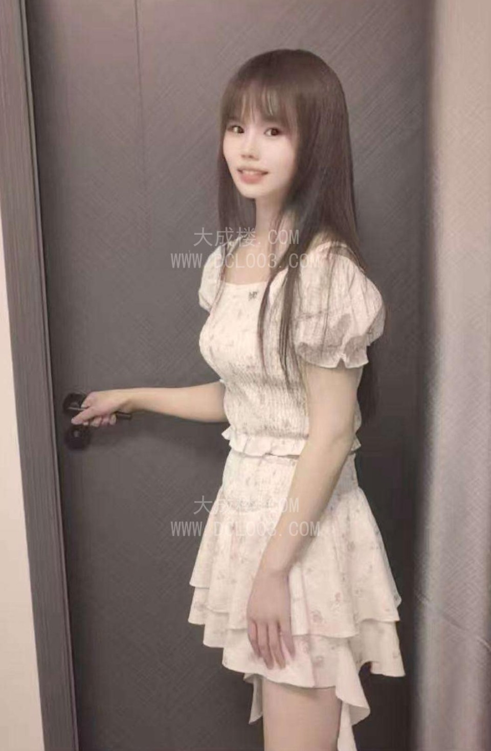 白云清纯粉嫩水多小美女妃妃