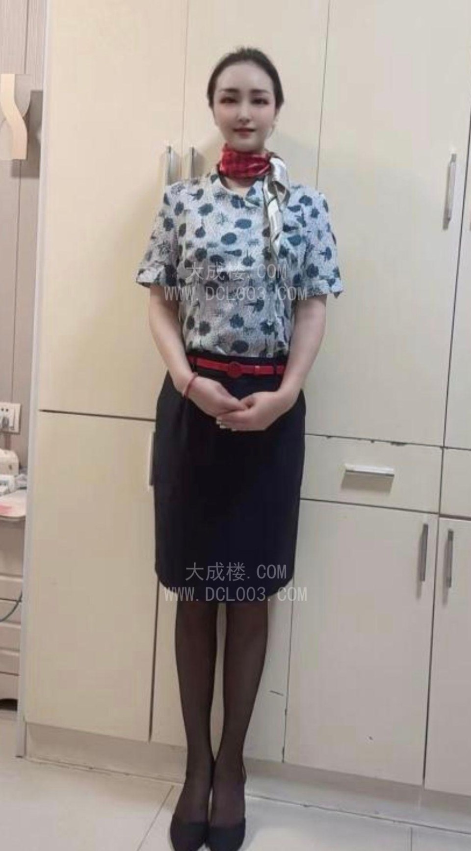 长腿甜美空姐来了