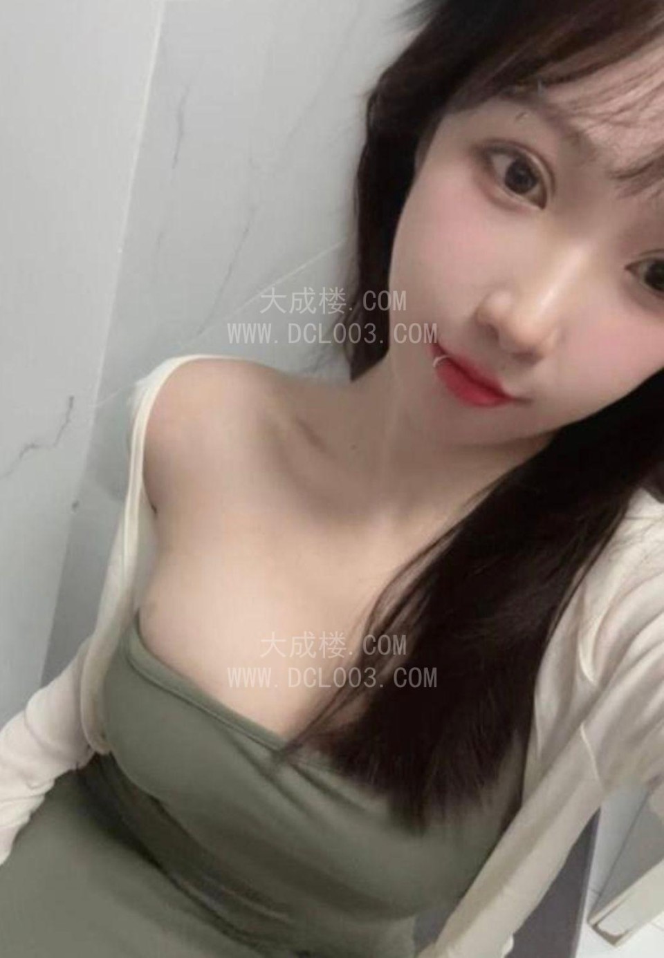 少妇感大胸丰臀老师
