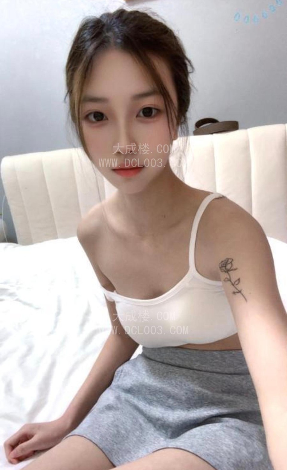 龙岗纯素颜学生妹