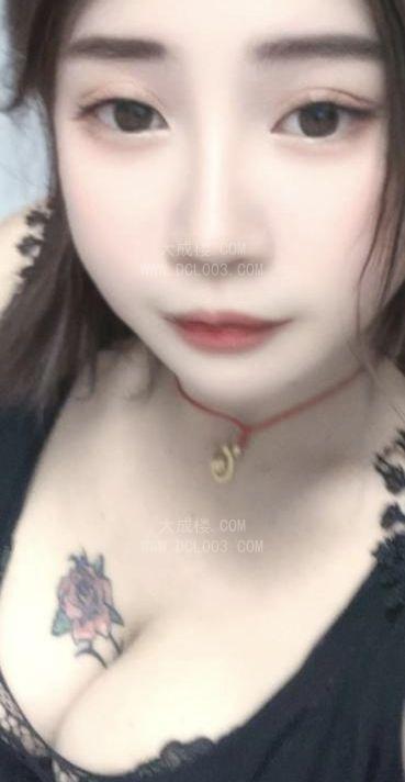 大屁股骚熟女双飞