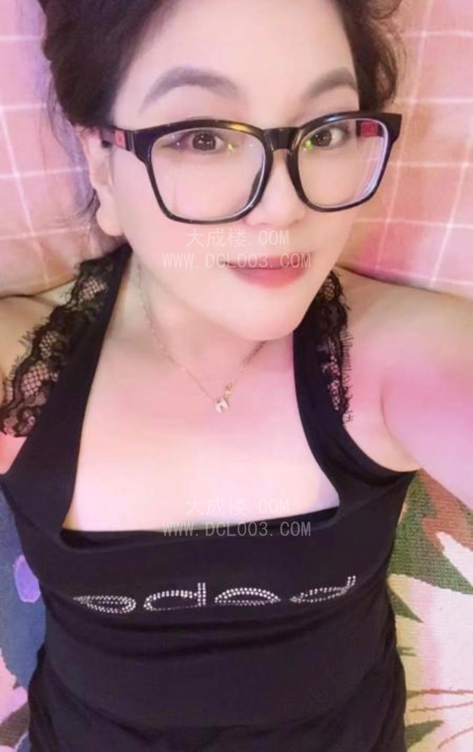 呼市蜜桃臀少妇